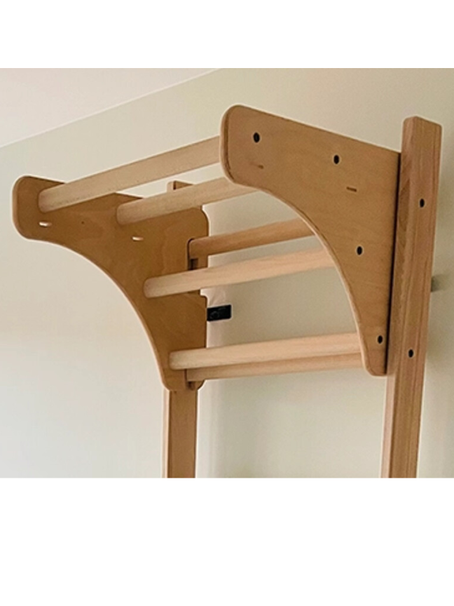 Medinė prisitraukimų skersinis švediškai sienelei 65 cm Medinė prisitraukimų skersinis švediškai sienelei 65 cm