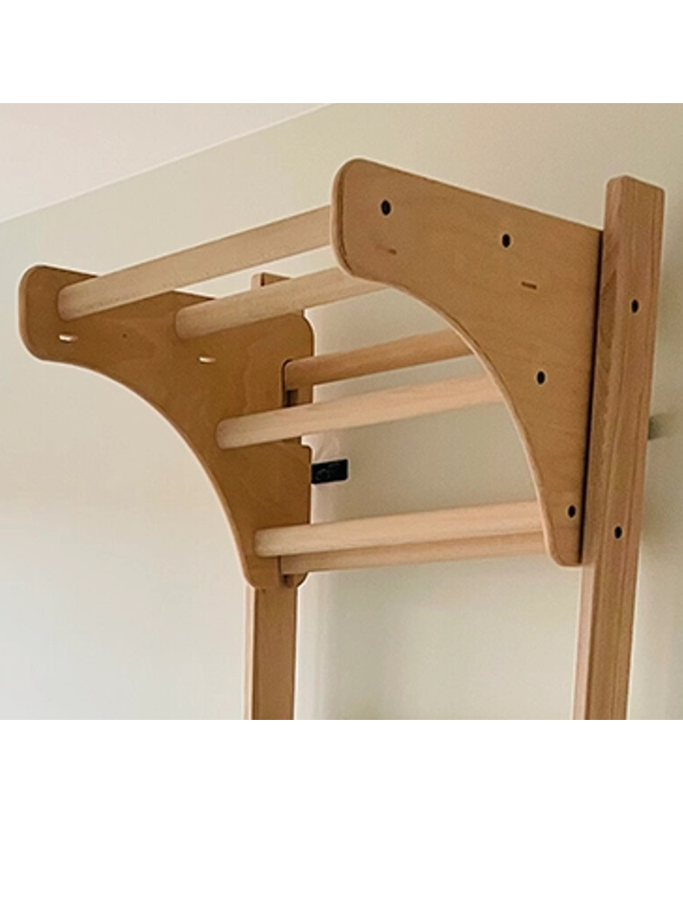 Medinė prisitraukimų skersinis švediškai sienelei 65 cm Medinė prisitraukimų skersinis švediškai sienelei 65 cm