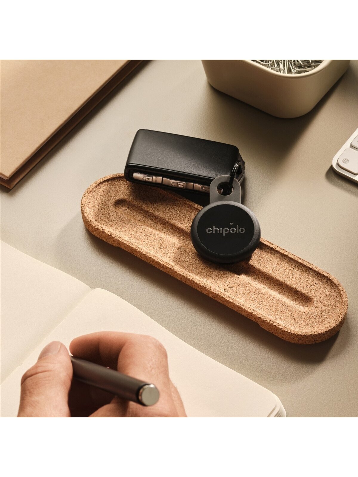 Chipolo LOOP – Rechargeable Bluetooth Tracker with Silicone Loop for iOS & Android, 4col_Charcoal 1 Chipolo LOOP – Rechargeable Bluetooth Tracker with Silicone Loop for iOS & Android, 4col_Charcoal 1