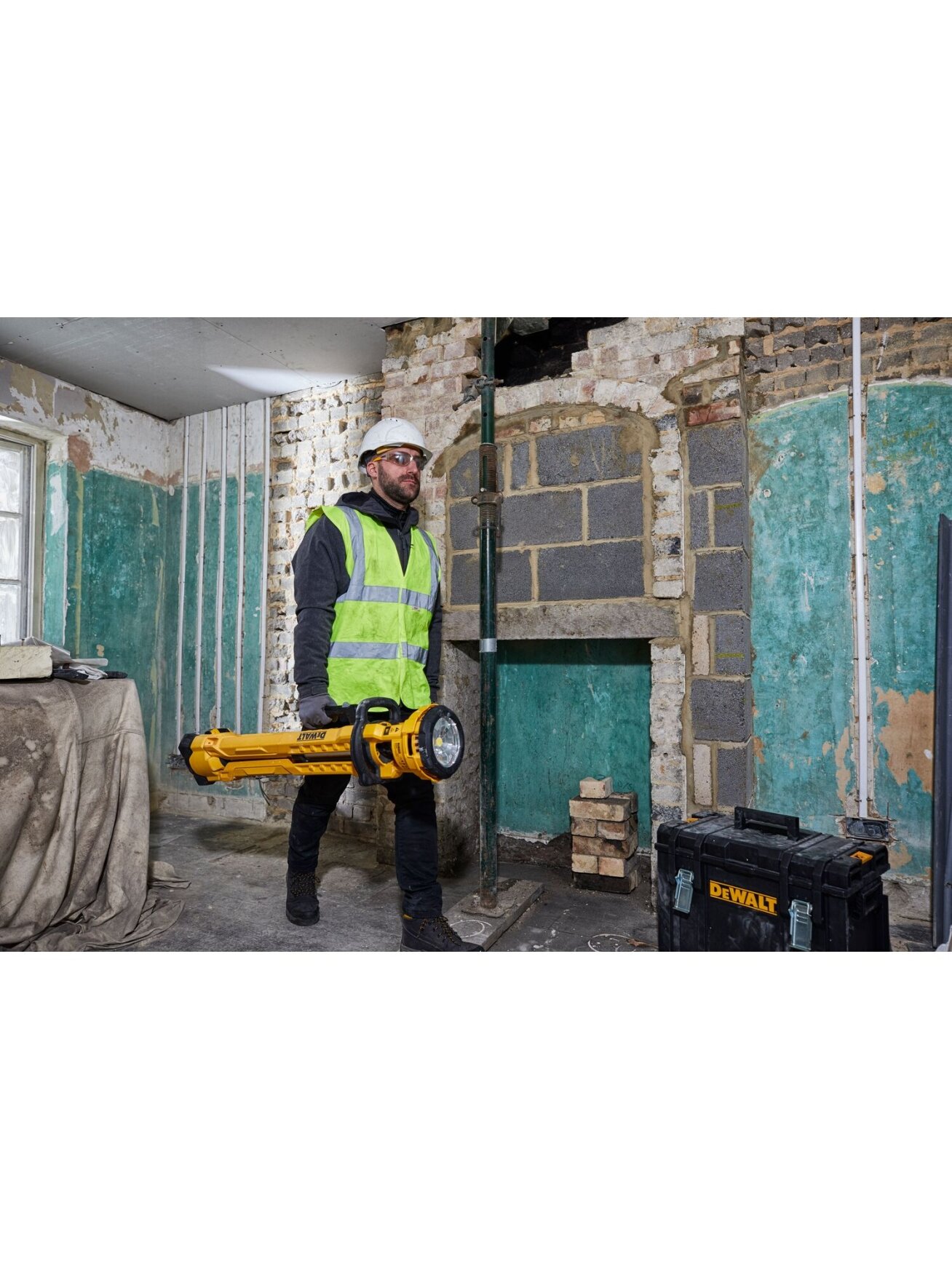 DeWalt Šviestuvas su trikoju stovu DCL079, 18V, DeWALT 7 DeWalt Šviestuvas su trikoju stovu DCL079, 18V, DeWALT 7