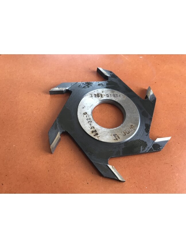 Diskinė griovelių FREZA Belmash D125x32x4 (išorinis diametras (skersmuo) 125 mm, vidinis standartinis- 32 mm, 6- su kietmetalio galiukais 1 Diskinė griovelių FREZA Belmash D125x32x4 (išorinis diametras (skersmuo) 125 mm, vidinis standartinis- 32 mm, 6- su kietmetalio galiukais 1