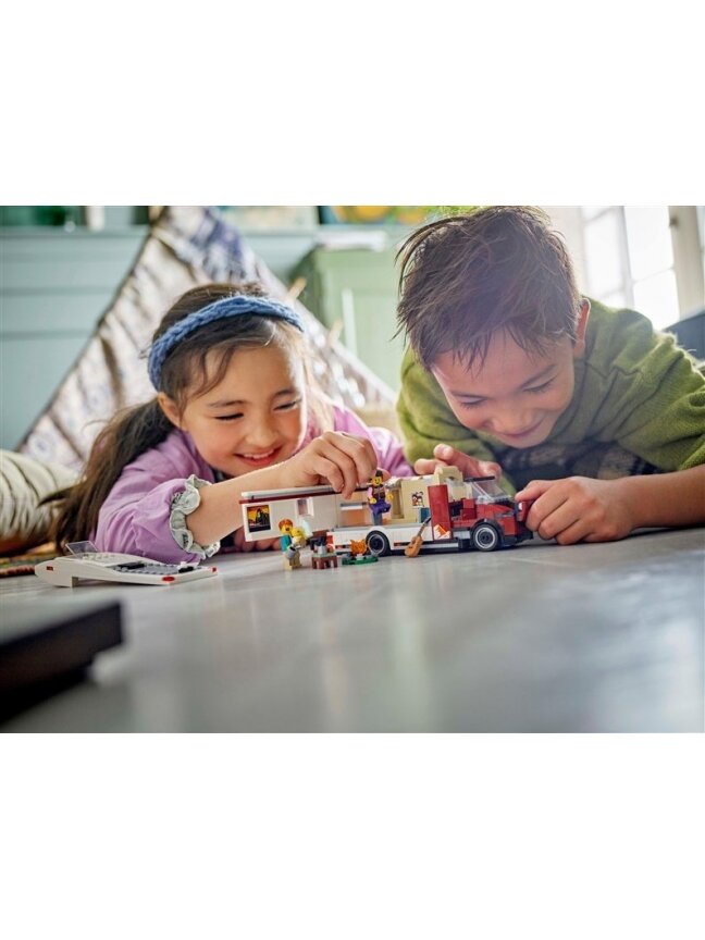 LEGO® City Holiday Adventure Camper Van, 385 vnt. 2 LEGO® City Holiday Adventure Camper Van, 385 vnt. 2