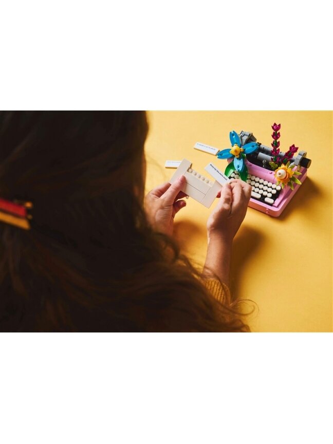 LEGO® Creator Typewriter with Flowers 31169, 363 vnt. 2 LEGO® Creator Typewriter with Flowers 31169, 363 vnt. 2