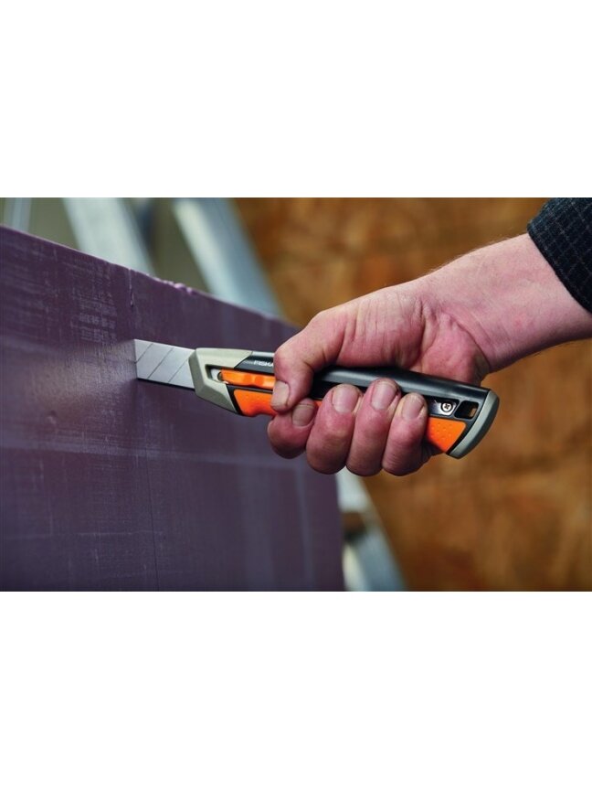 Peilis laužomais ašmenimis FISKARS CarbonMax 25mm 2