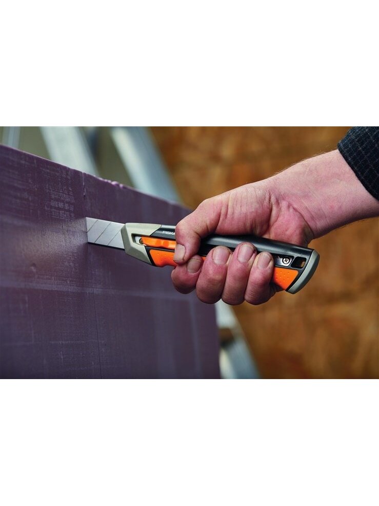 Peilis laužomais ašmenimis FISKARS CarbonMax 25mm 2 Peilis laužomais ašmenimis FISKARS CarbonMax 25mm 2