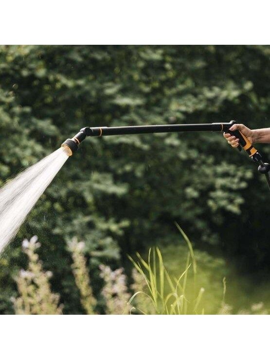 Purškimo lazda Fiskars 1065488, rankinis, 640 mm 2 Purškimo lazda Fiskars 1065488, rankinis, 640 mm 2