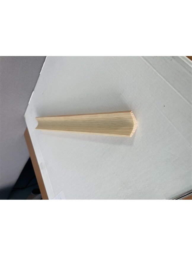 Vidinis apdailos kampas, 19x19-22 mm, pušis, masyvas, 2.5 m 1 Vidinis apdailos kampas, 19x19-22 mm, pušis, masyvas, 2.5 m 1